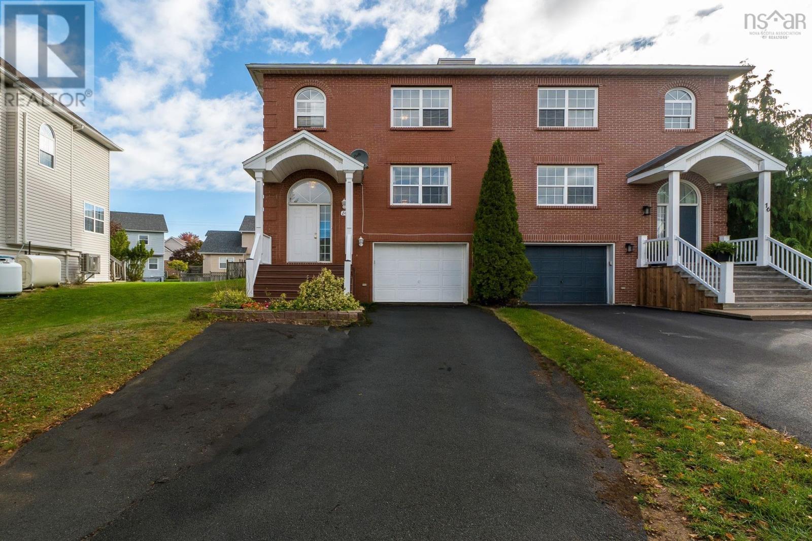 14 Suffolk Close, Halifax, NS B3S 1H5