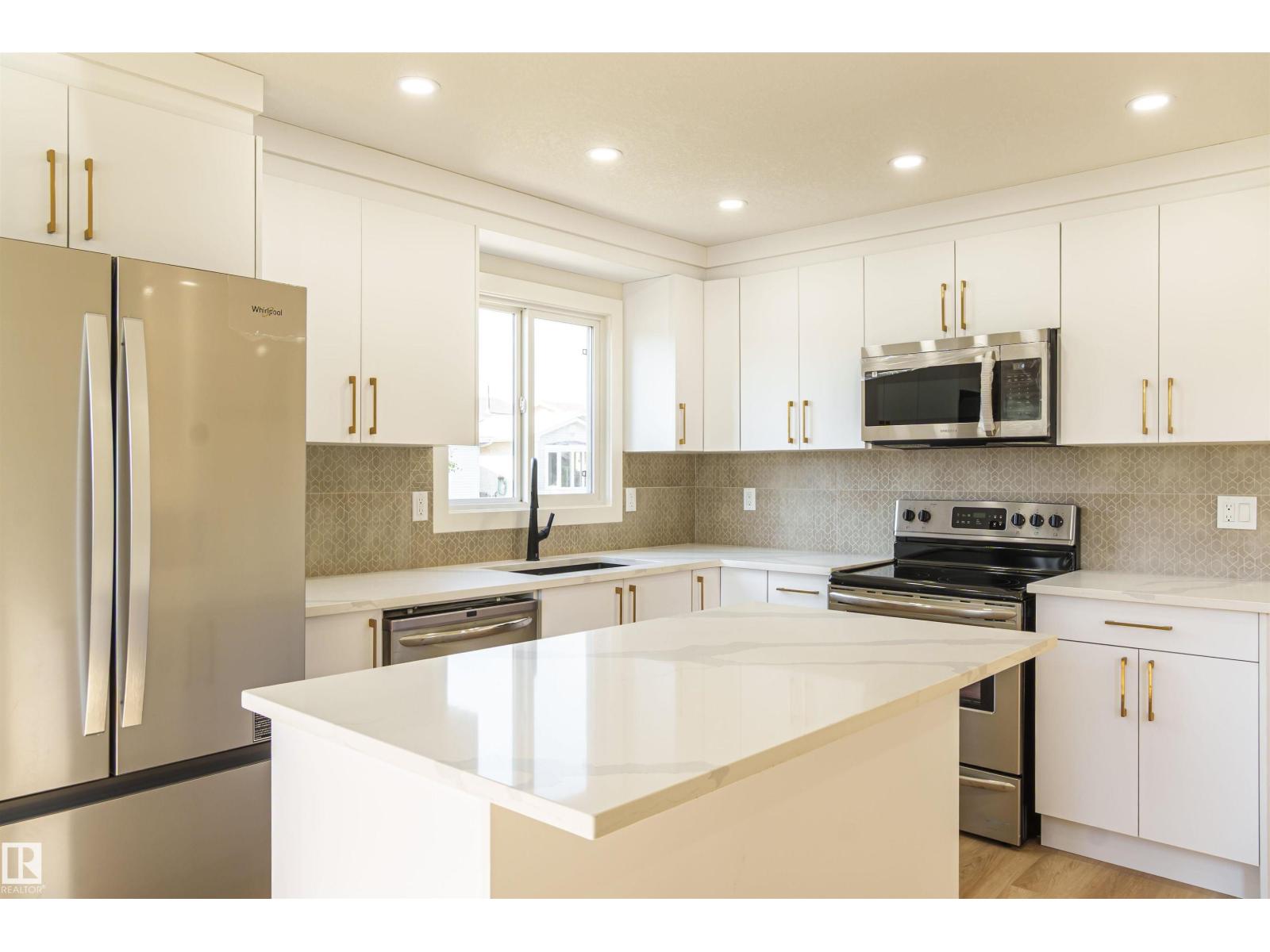41 Av Nw Unit 3710, Edmonton, AB T6L 5M2