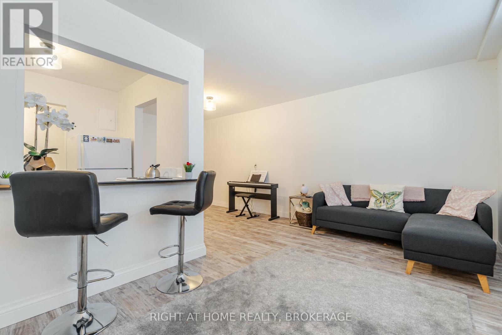 103 57 Mericourt Rd, Hamilton, ON L8S 2N5