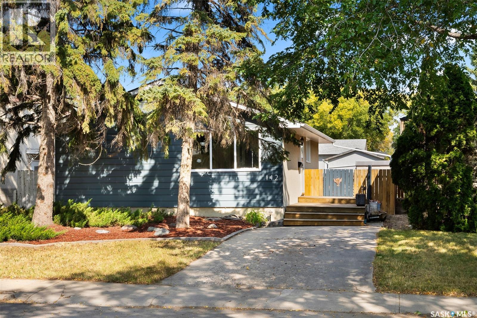 142 Cooper Cres, Regina, SK S4R 4J7