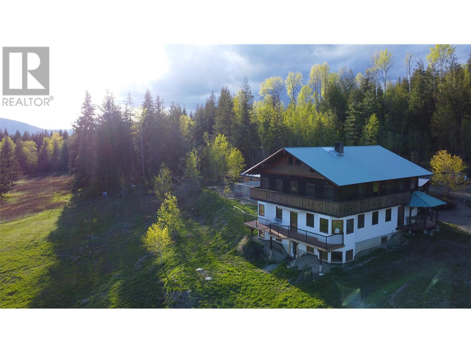 100 Lidstone Rd, Salmon Arm, BC V1E 2Y1