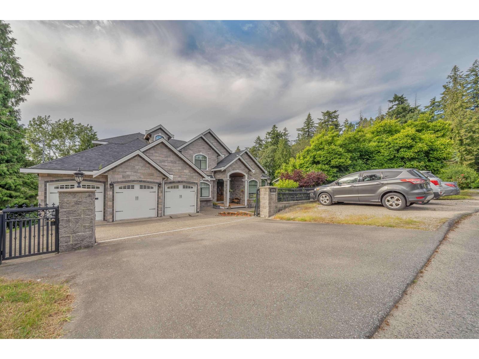 107 Avenue Unit 12701 #a, Surrey, BC V3V 3J3