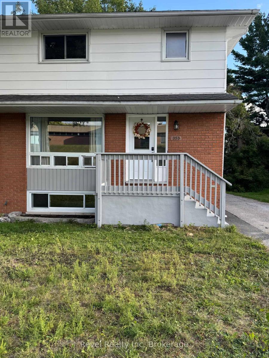 353 Ski Club Rd, North Bay, ON P1B 7R3