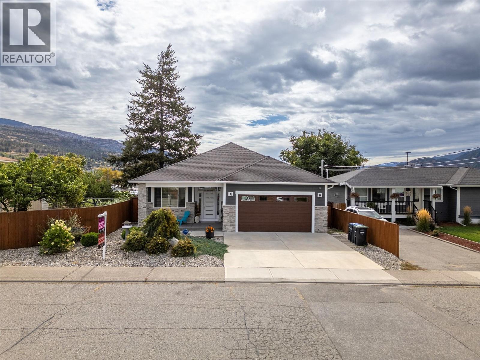 220 Brandon Ave, Penticton, BC V2A 3S6