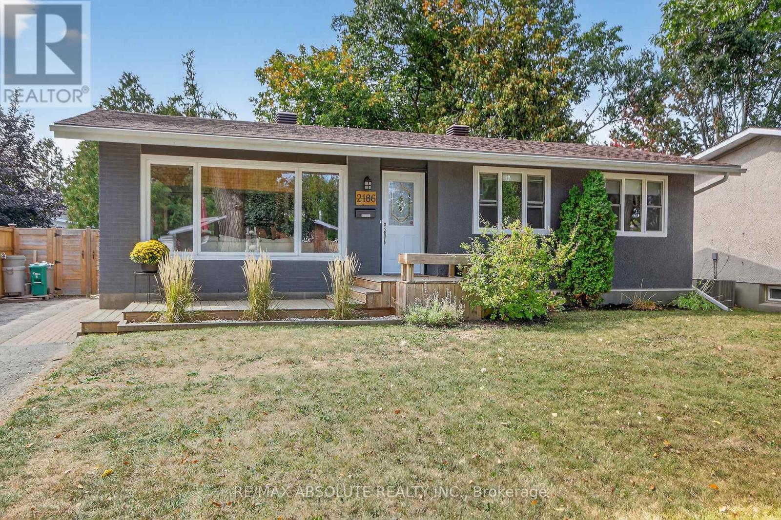 2186 Tawney Rd, Ottawa, ON K1G 1C5