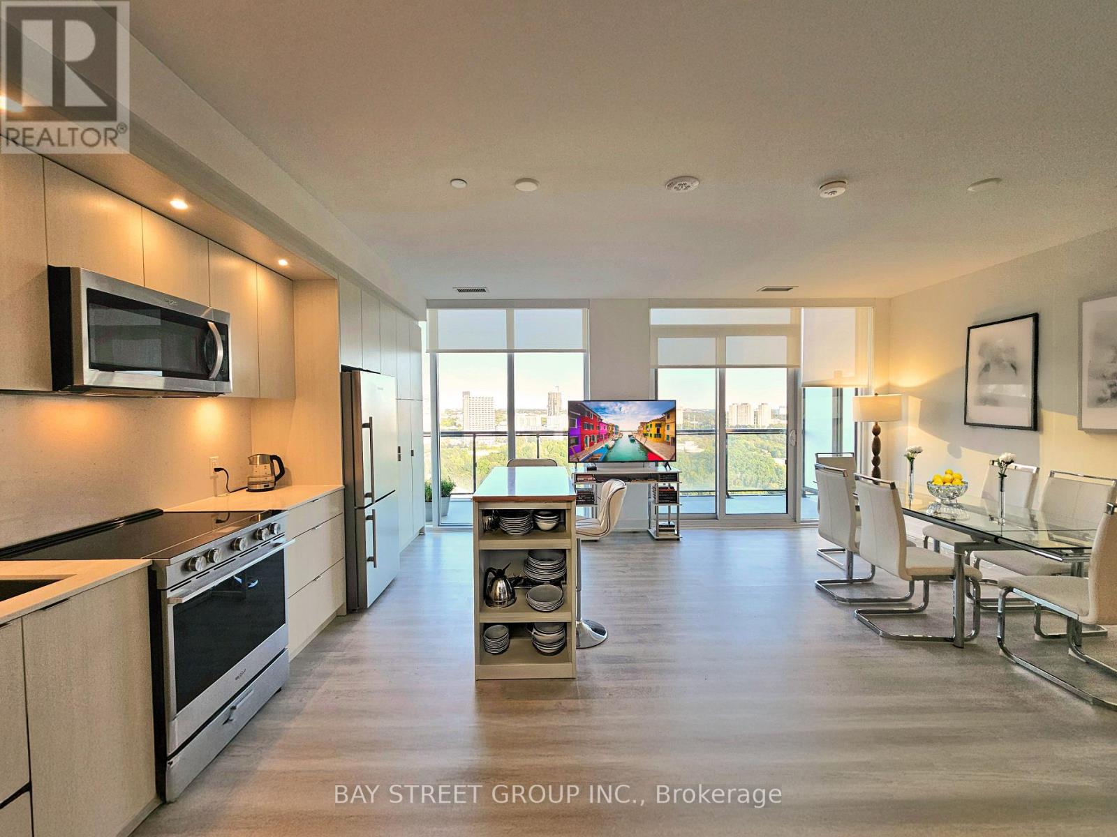 2207 30 Inn On The Park Dr, Toronto, ON M3C 0P7