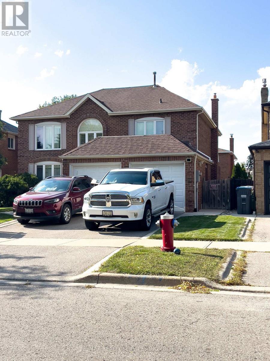 14 Nottingham Cres, Brampton, ON L6S 4G4