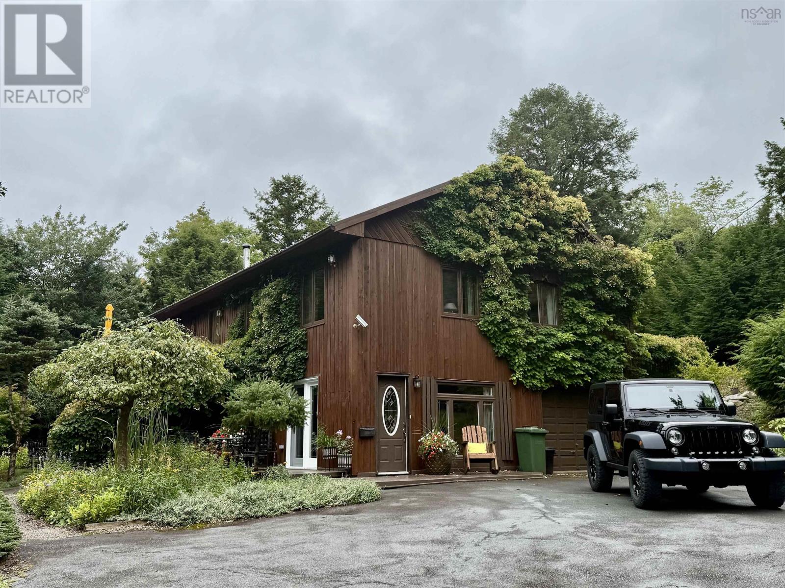 797 Cobequid Rd, Lower Sackville, NS B4C 4A2