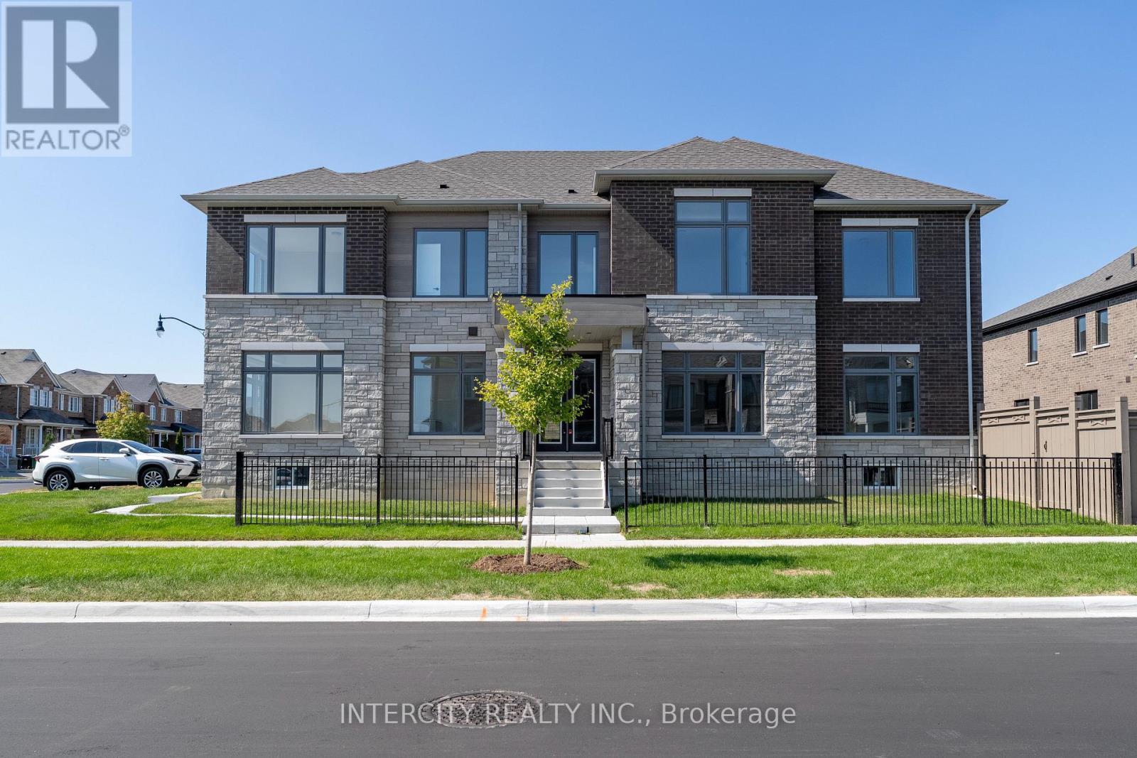 2 Dolomite Dr #33 Dr, Brampton, ON L6P 4R6