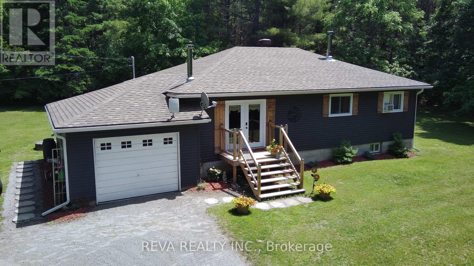 98 Mclean Rd, Hastings Highlands, ON K0L 2R0