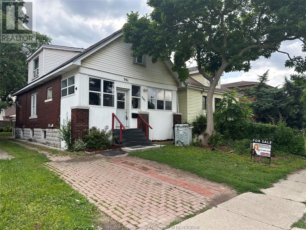 961 Campbell, Windsor, ON N9B 2J4