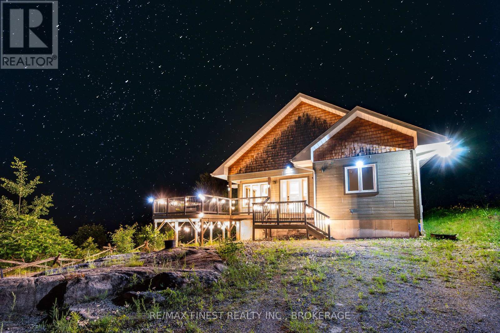 2092 Beach Rd, North Frontenac, ON K0H 2M0