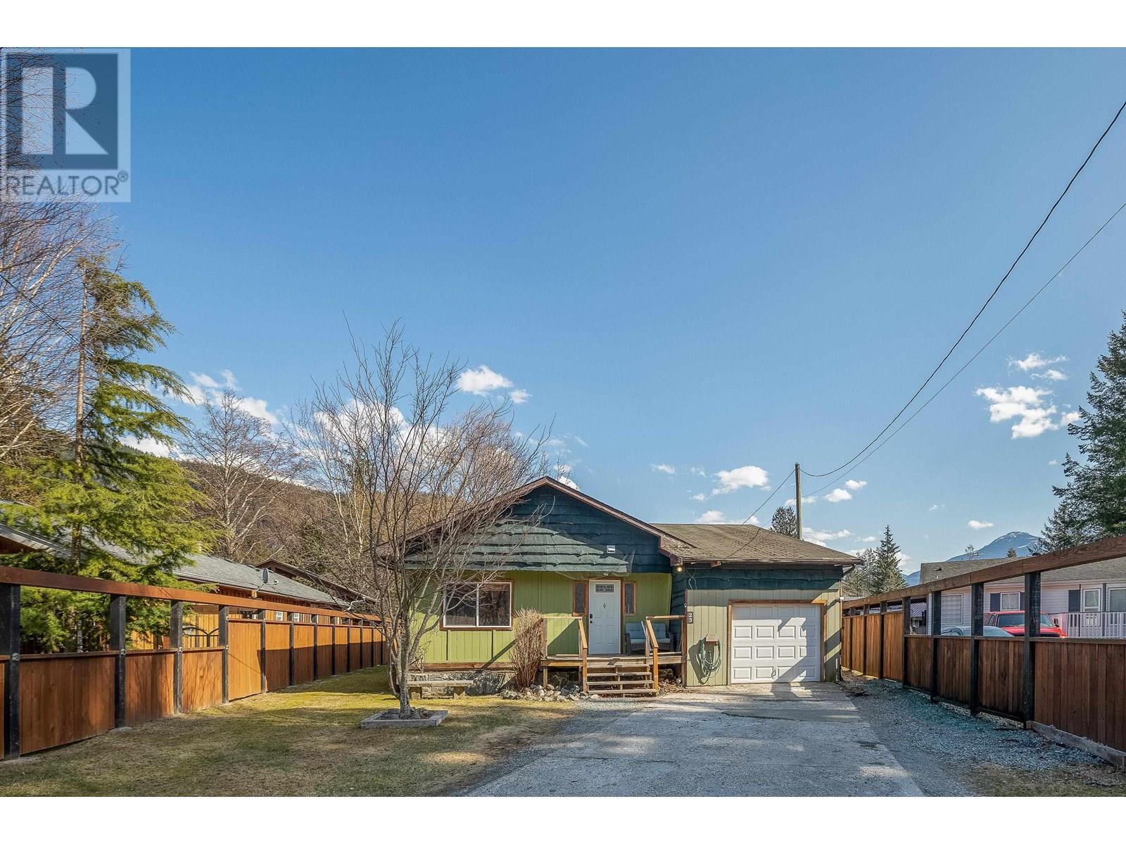 23 Bracken Pkwy, Squamish, BC V0N 1T0