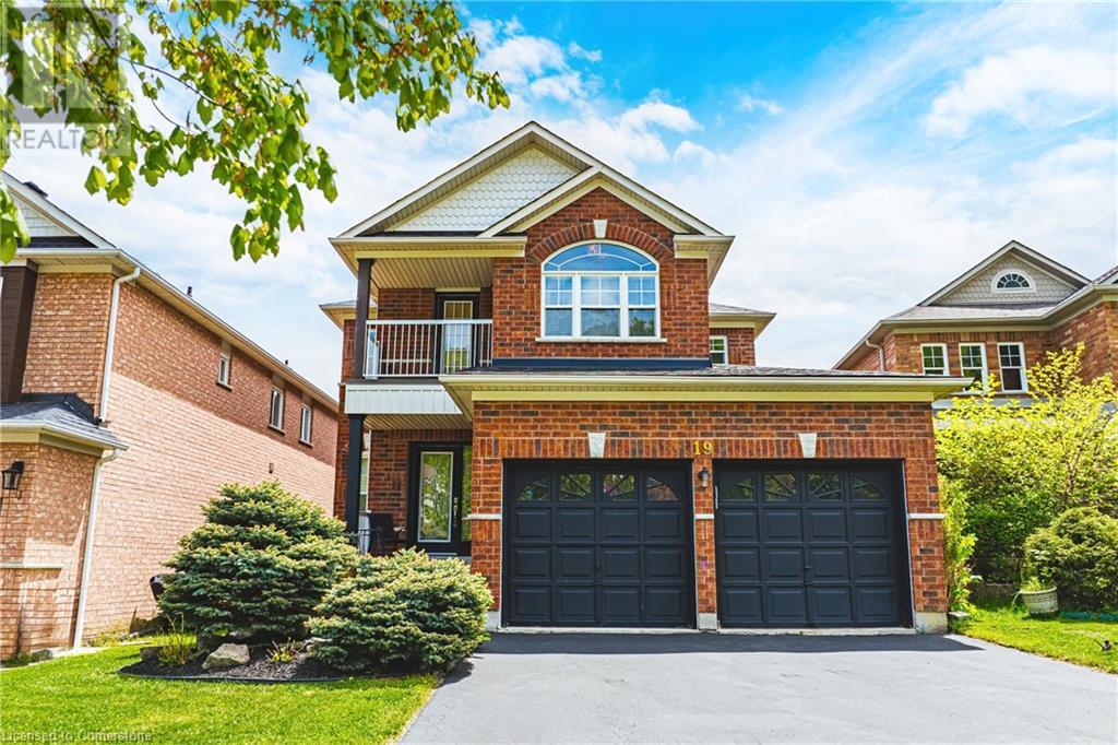 19 Gwyn Ct, Hamilton, ON L9H 7S1