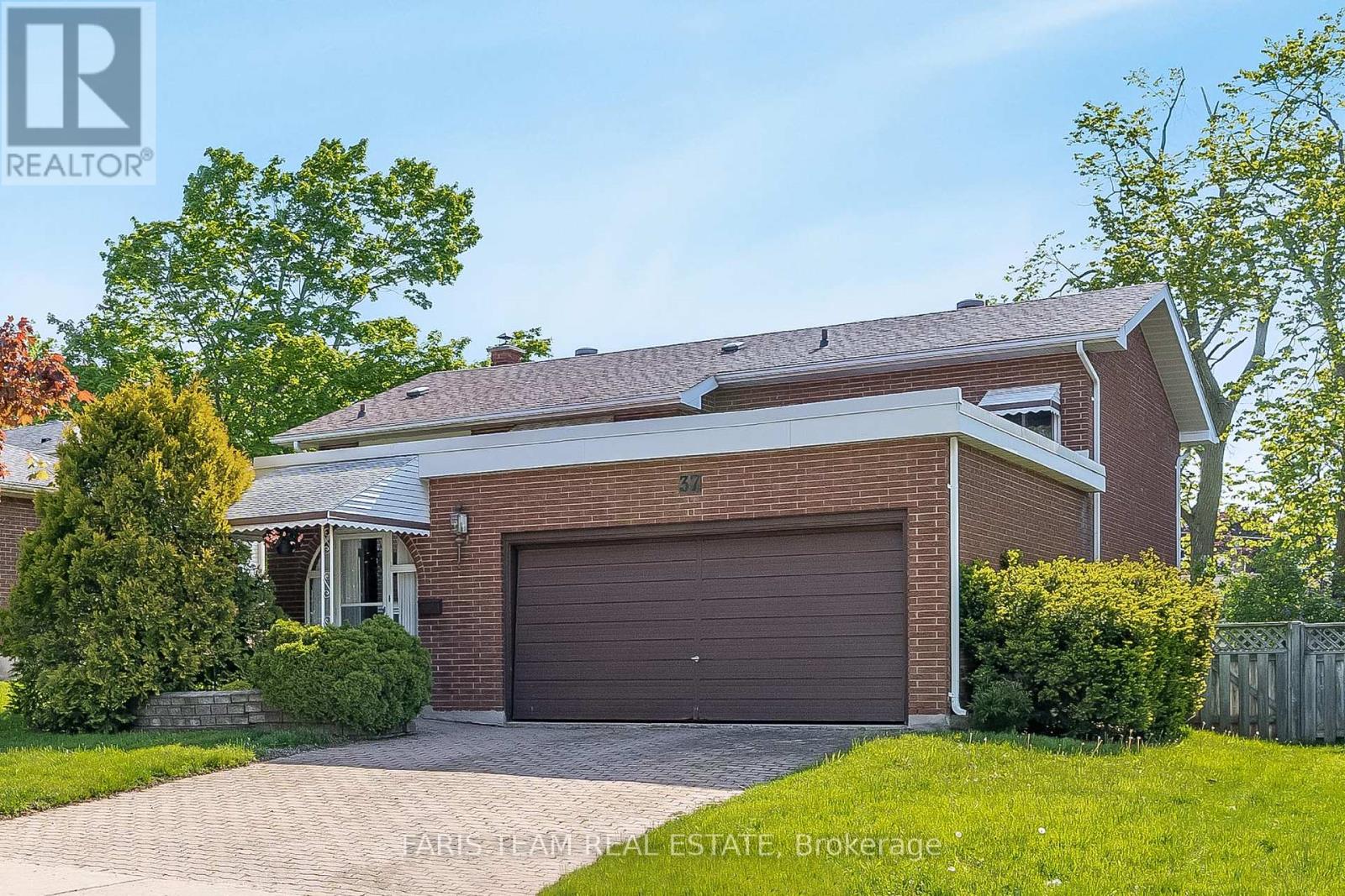 37 Varden Ave, Barrie, ON L4M 4P8