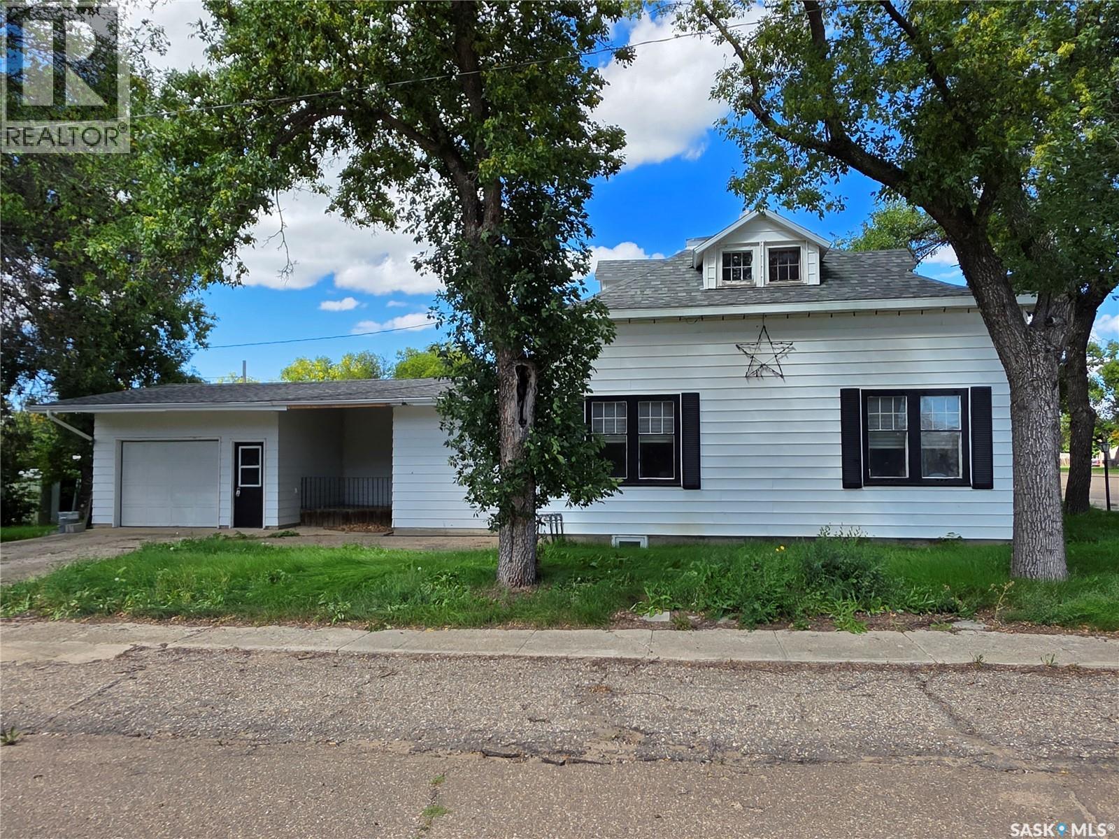 304 Leonard St, Herbert, SK S0H 2A0