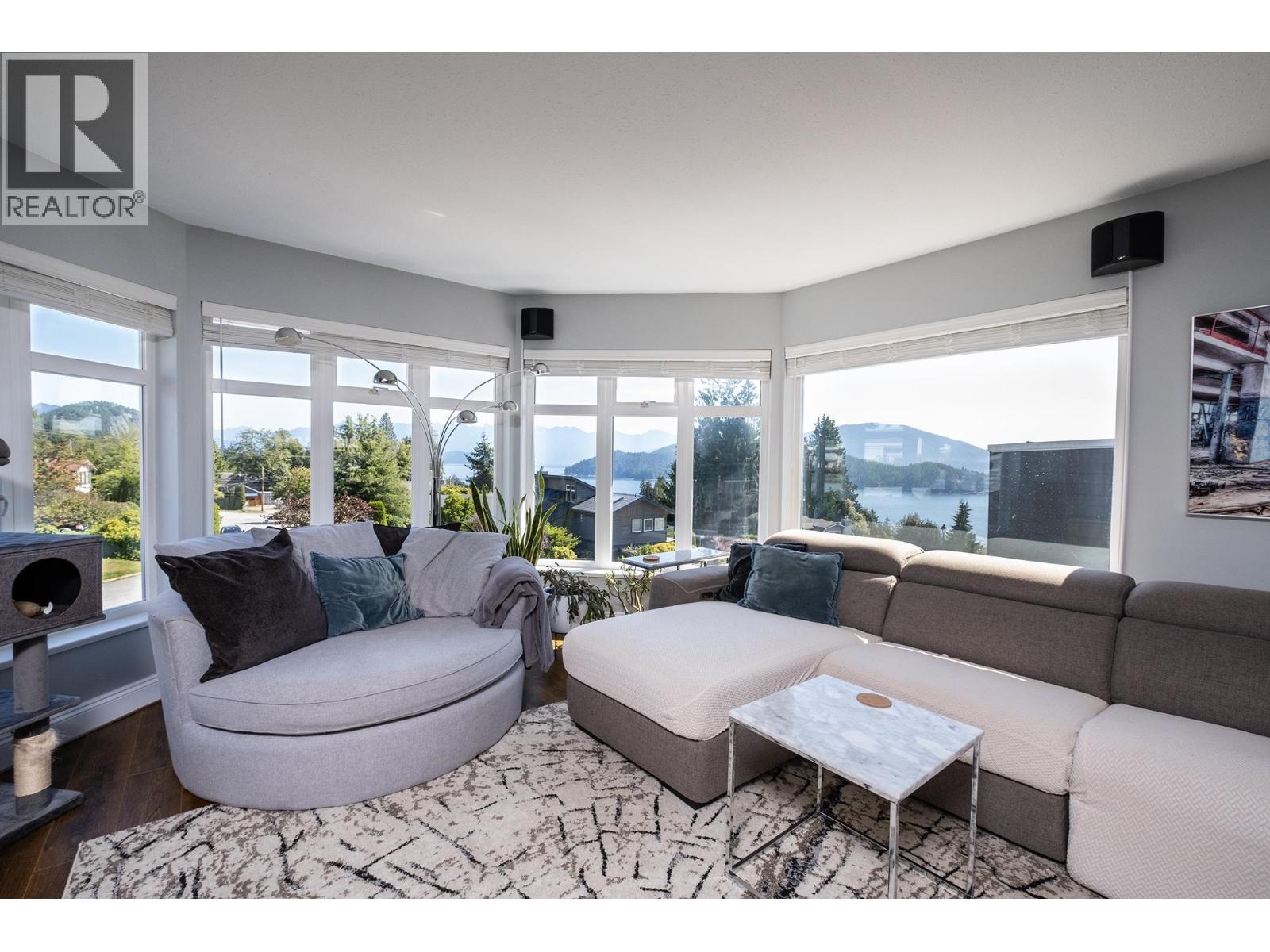 565 Wildwood Cres, Gibsons, BC V0N 1V9