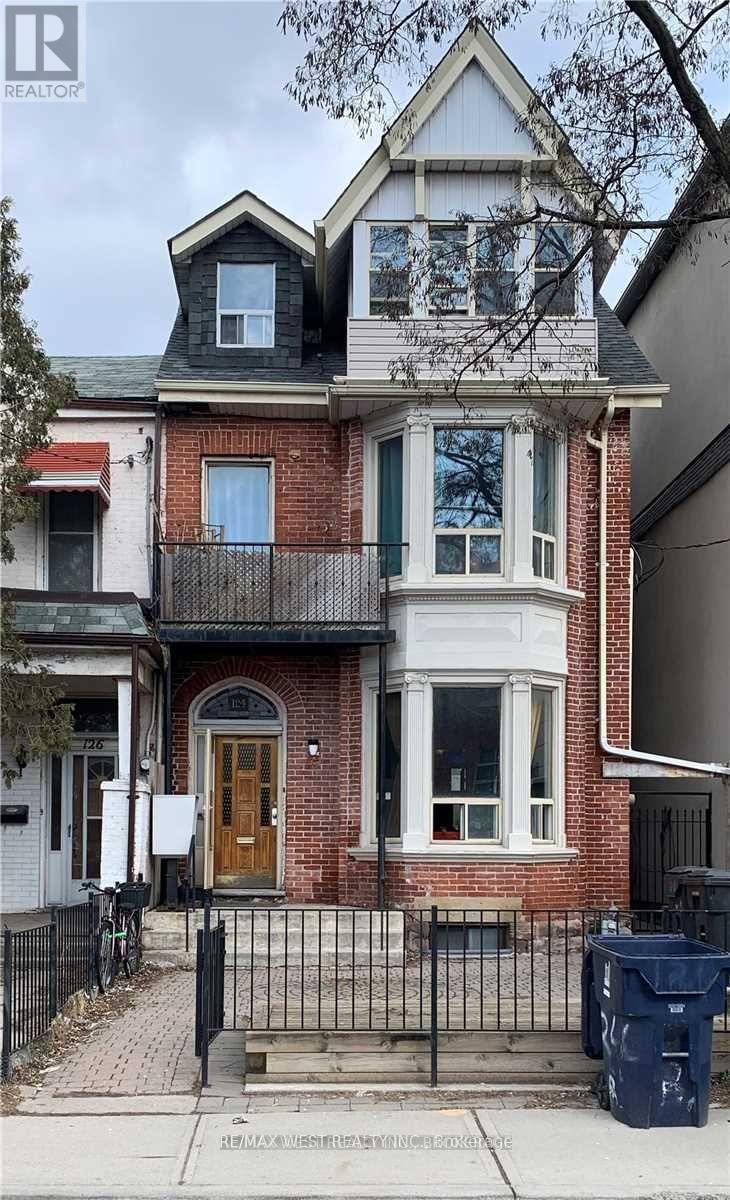124 Baldwin St, Toronto, ON M5T 1L6