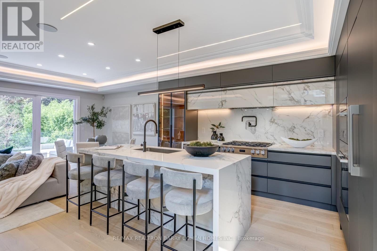 594 Broadway Ave, Toronto, ON M4G 2S5