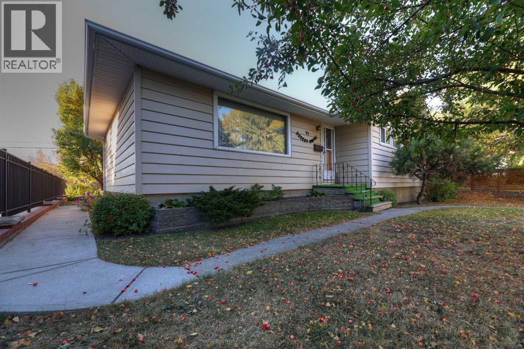 71 Rosery Dr NW, Calgary, AB T2K 1L4