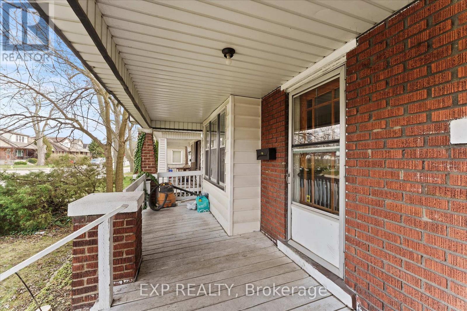1427 Bruce Ave, Windsor, ON N8X 1X6