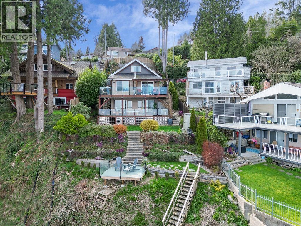 790 Marine Dr, Gibsons, BC V0N 1V1