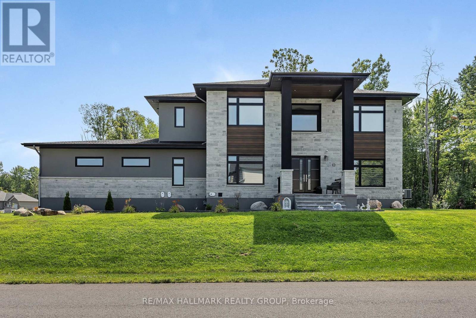 595 Shoreway Dr, Ottawa, ON K4P 0G3