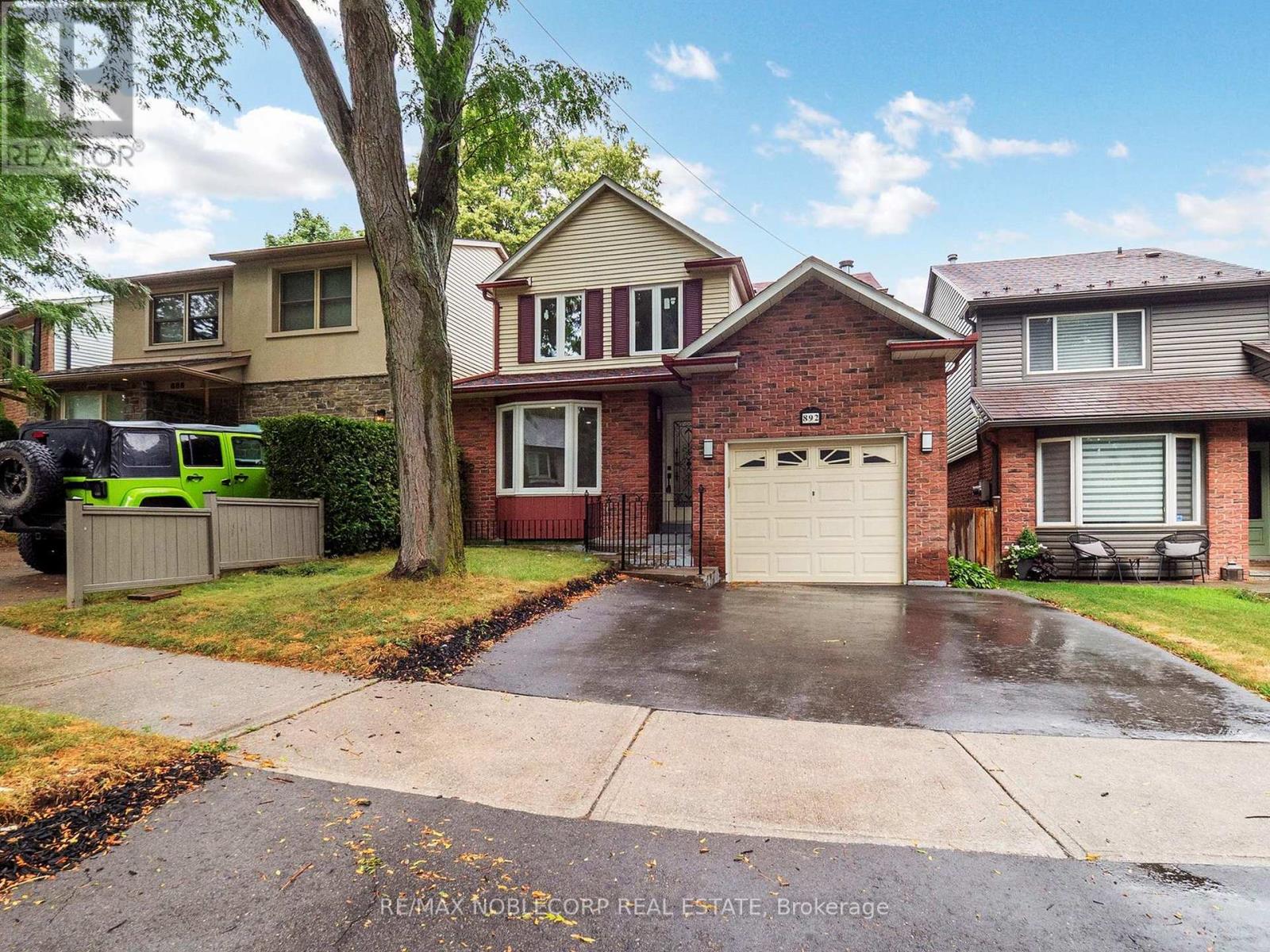 892 Sweetwater Cres, Mississauga, ON L5H 4A8