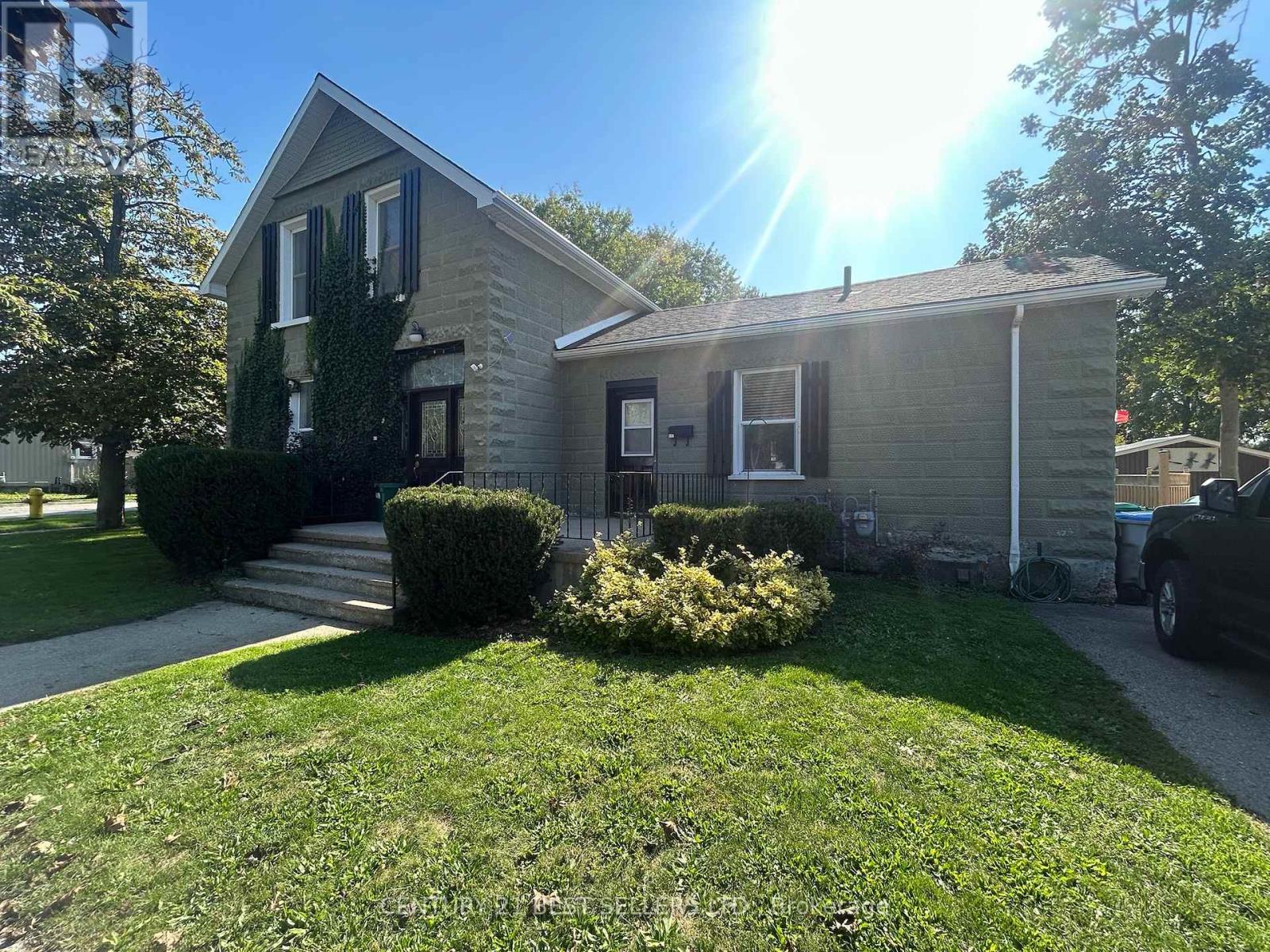 115-117 Britannia Rd W, Goderich, ON N7A 2B4