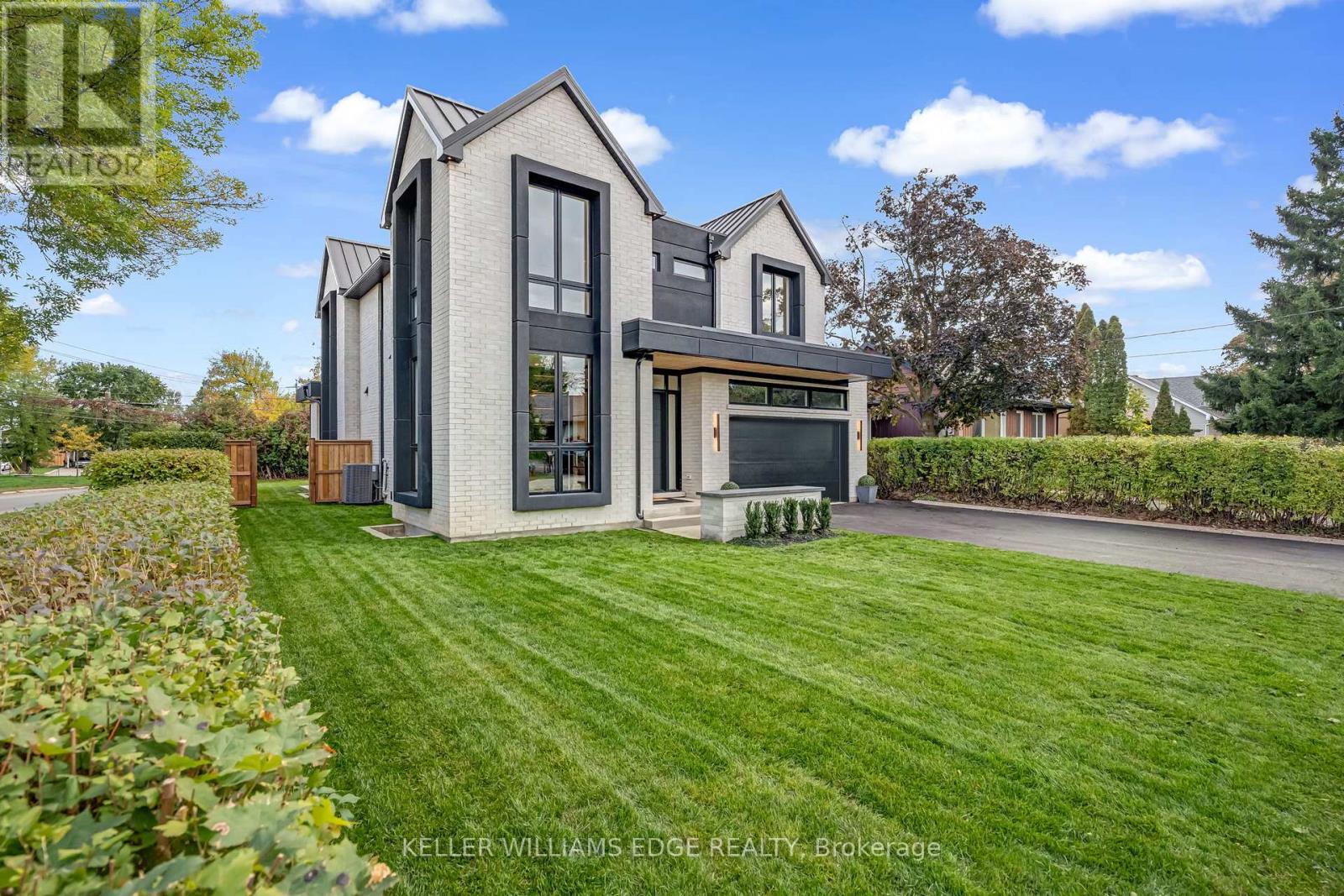 144 Mansfield Dr, Oakville, ON L6H 1K4