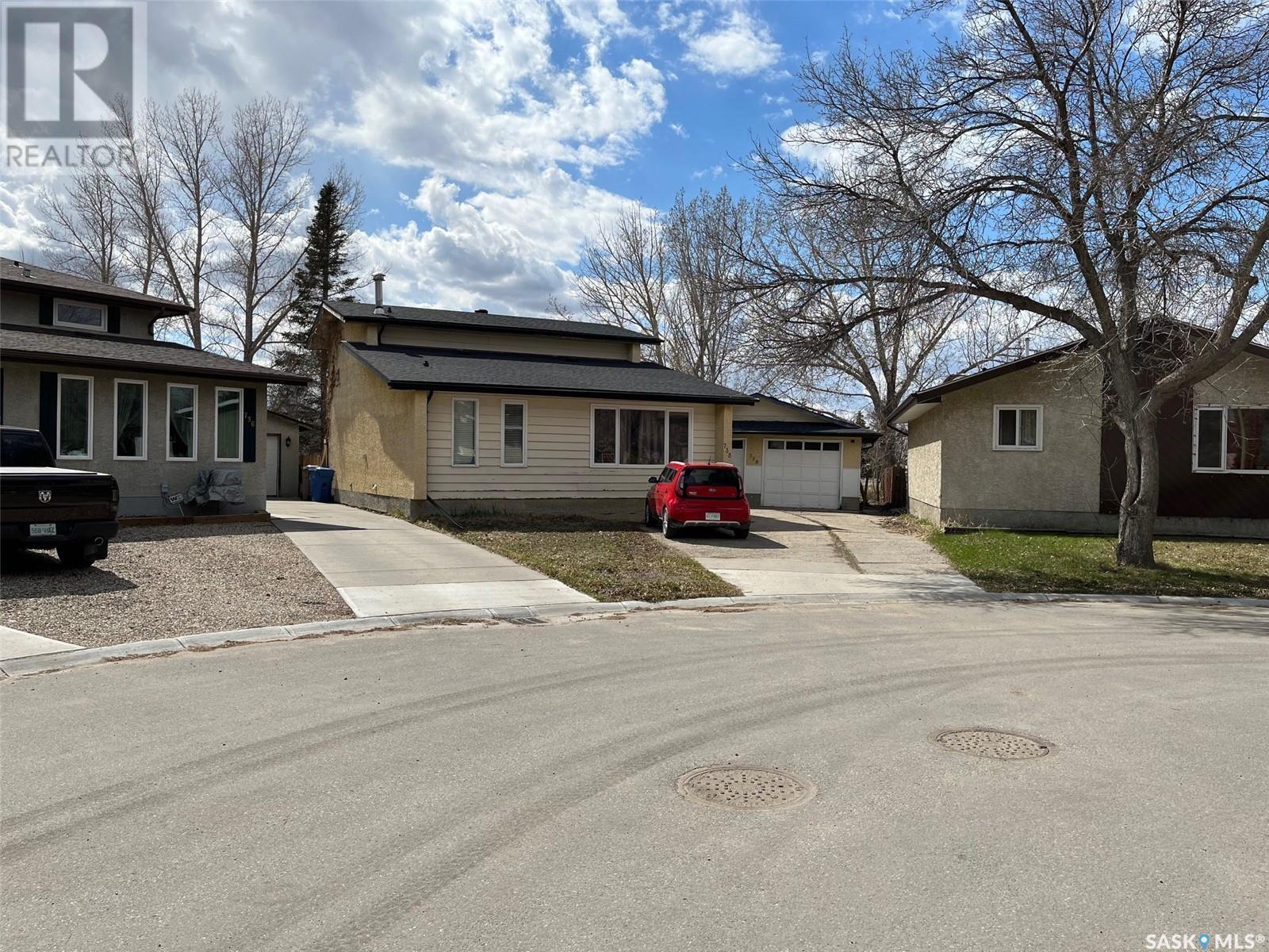 738 Bard Cres N, Regina, SK S4X 2K5