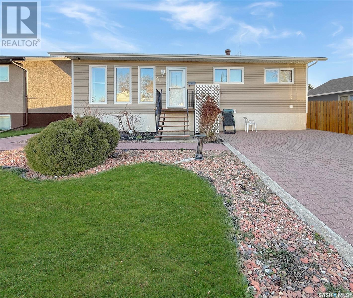 246 5 Avenue Southeast, Swift Current, SK S9H 3N1