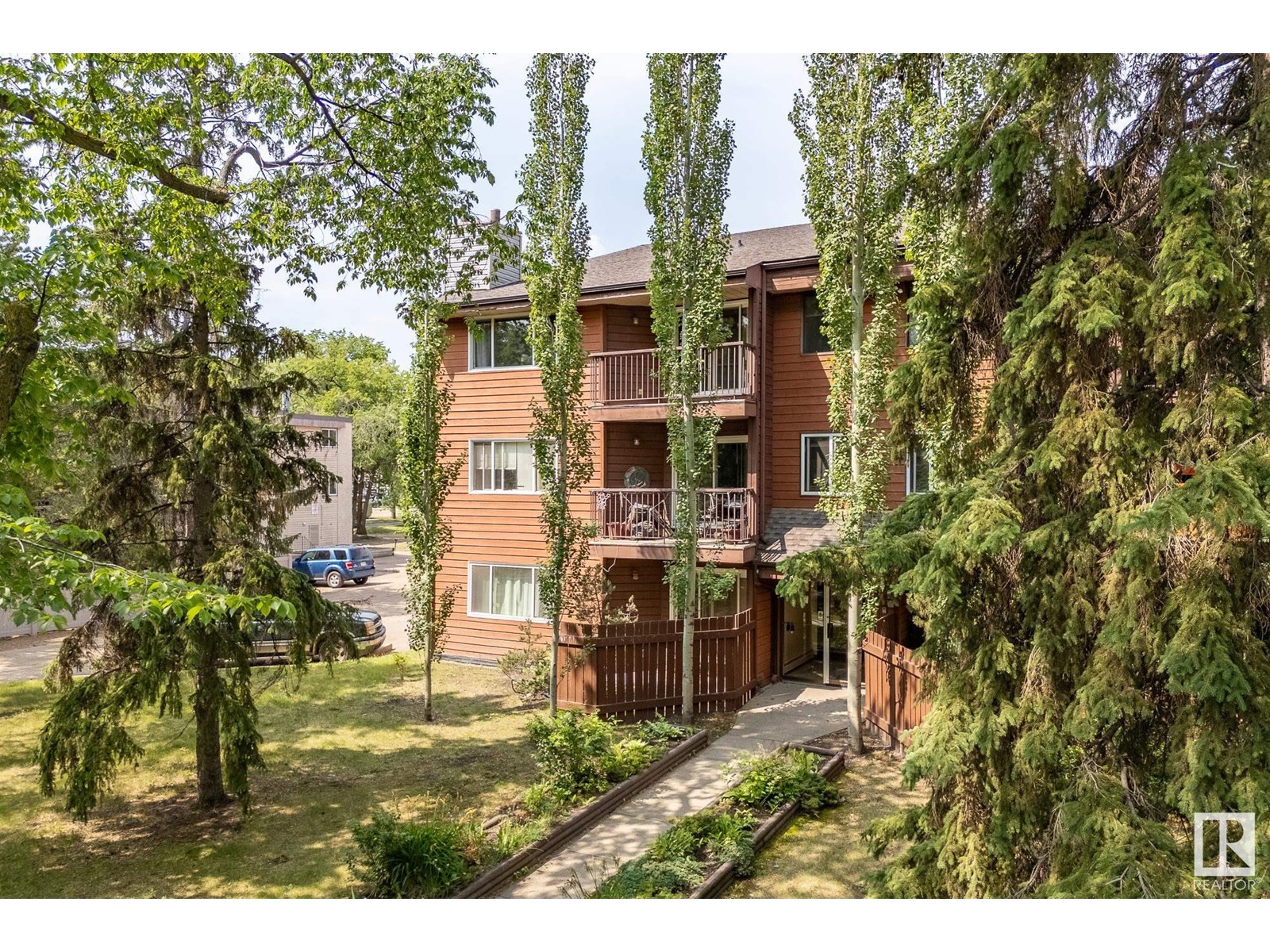 10826 113 Street #208, Edmonton, AB T5H 3J2