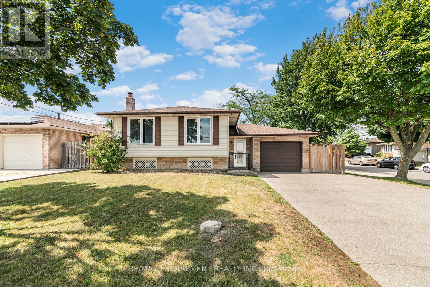 102 Quaker Cres, Hamilton, ON L8W 1H7