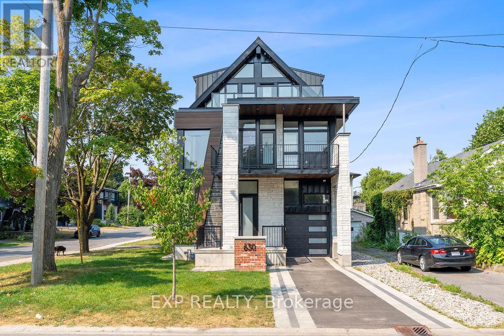 630 Tweedsmuir Ave, Ottawa, ON K1Z 5P5