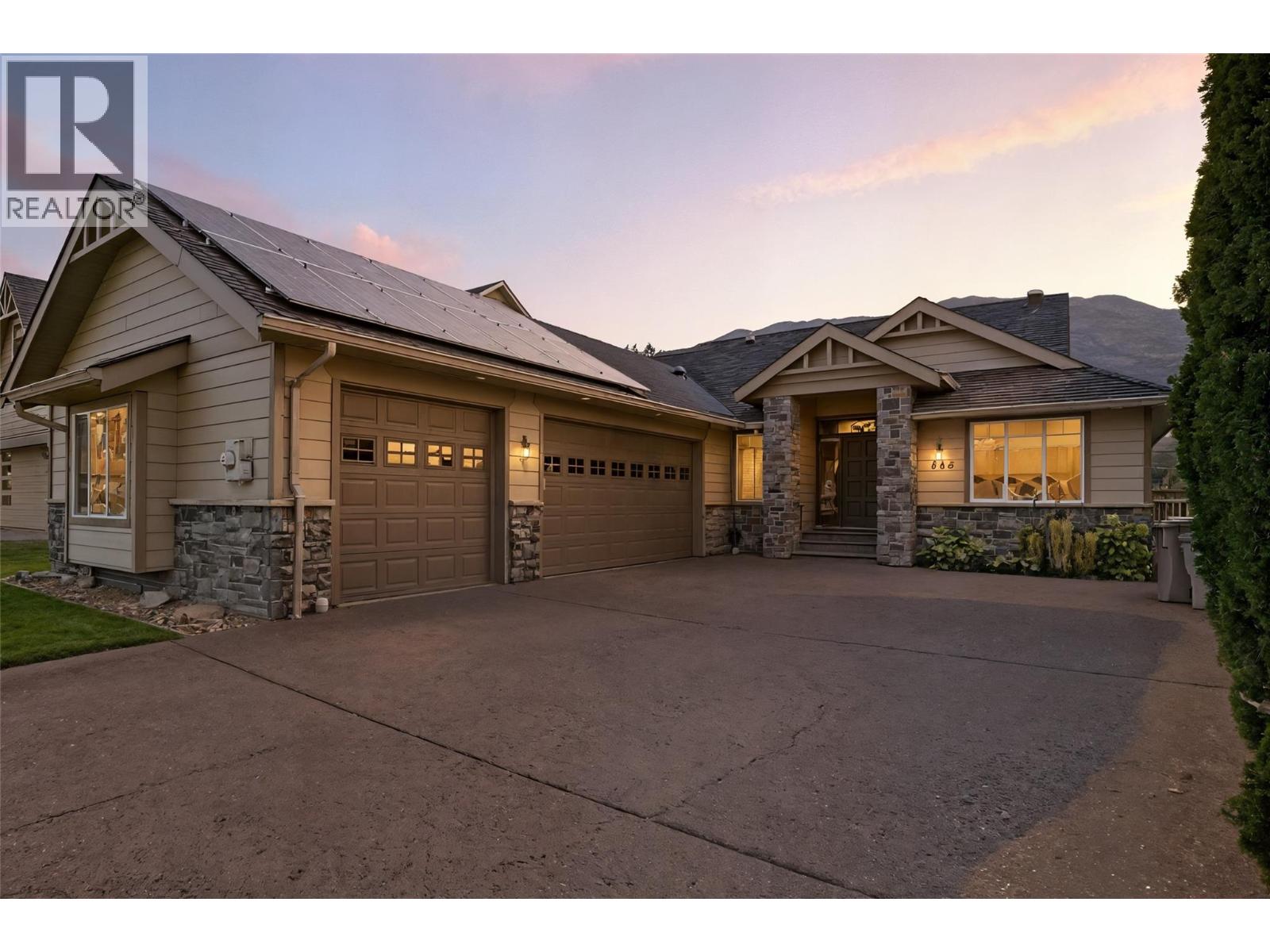 565 Mccurrach Pl, Kamloops, BC V2B 8R1