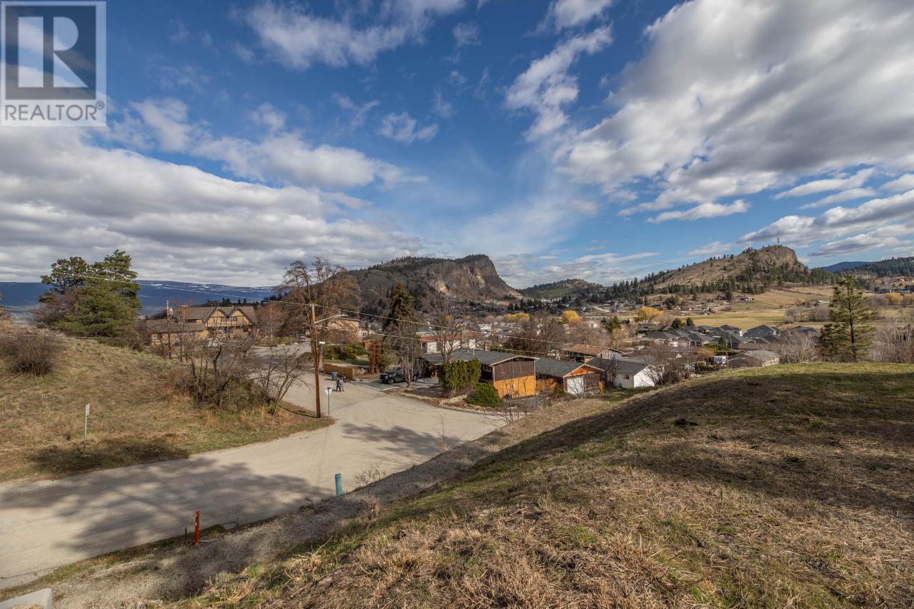12402 Blagborne Ave, Summerland, BC V0H 1Z8
