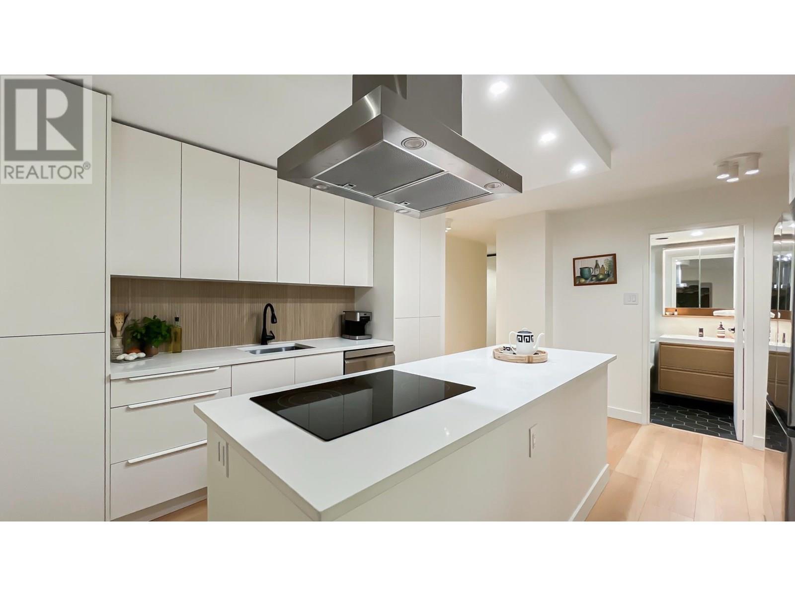 2016 Fullerton Avenue Unit 102, North Vancouver, BC V7P 3E6