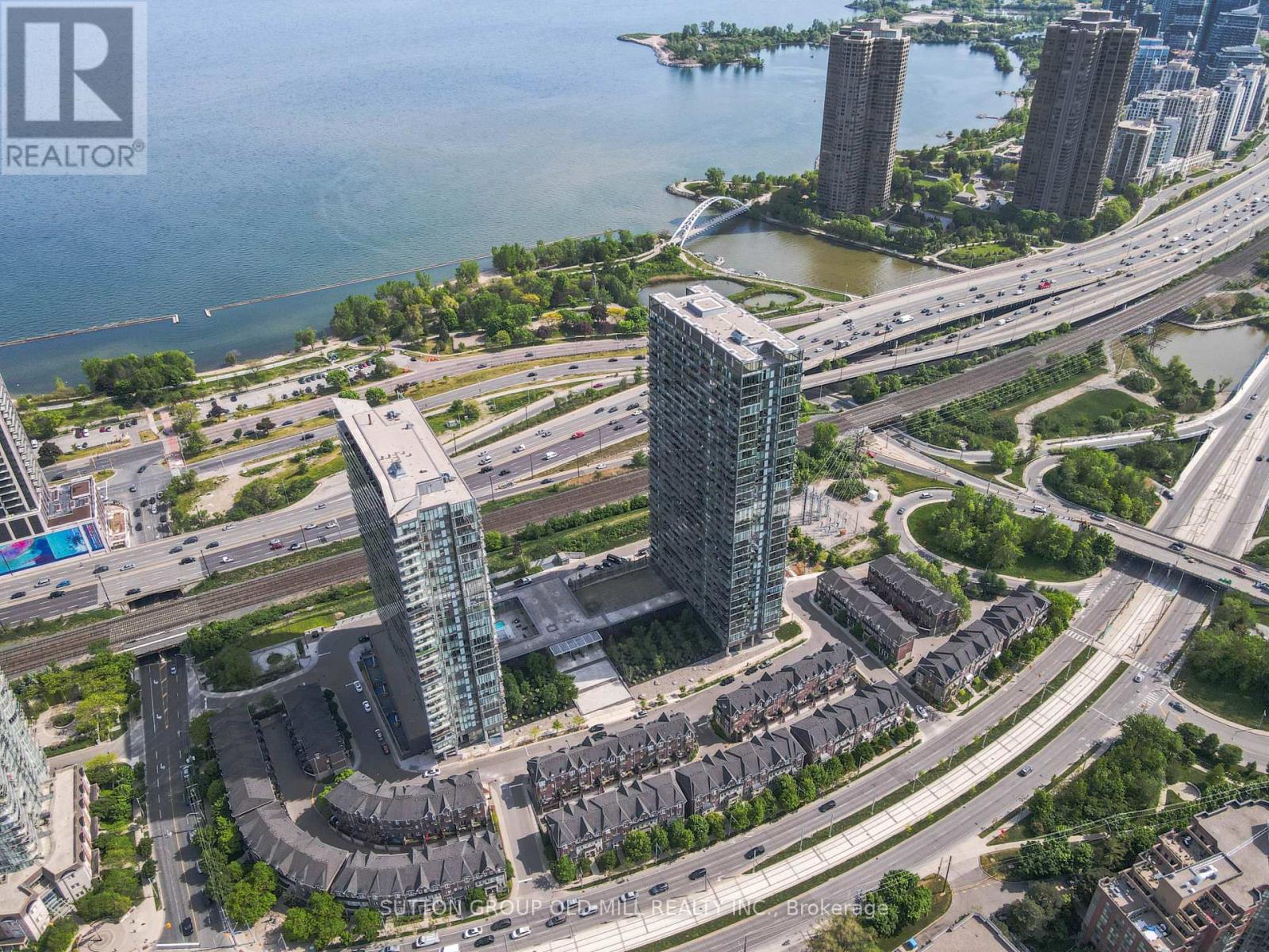 2210 103 The Queensway, Toronto, ON M6S 5B3