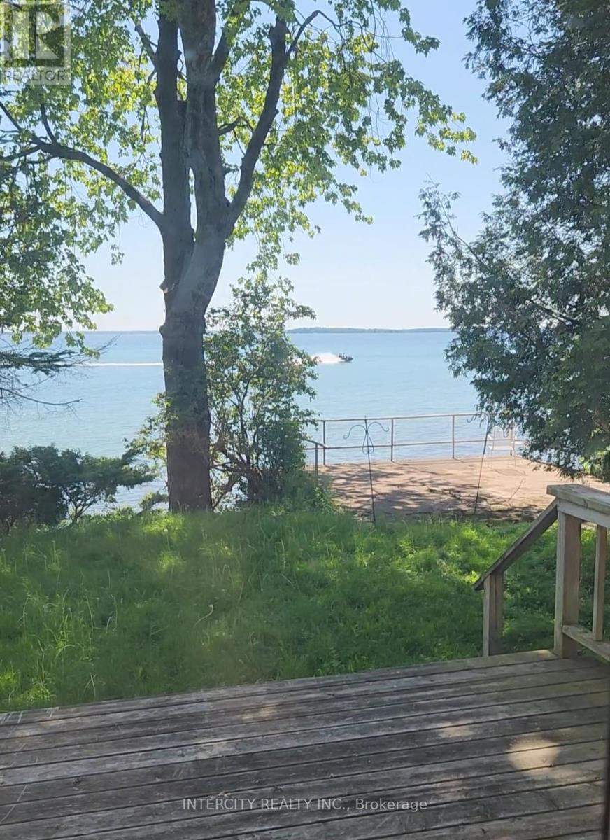 3353 Crescent Harbour Rd, Innisfil, ON L9S 2Y7