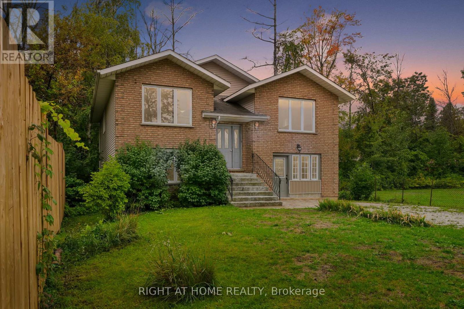 138 45th Street North, Wasaga Beach, ON L9Z 1Z2