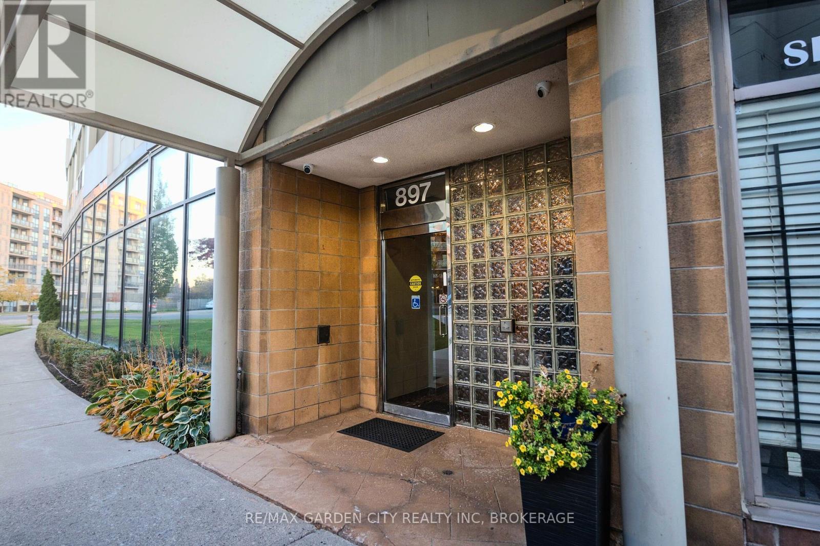 202 897 Sheppard Ave W, Toronto, ON M3H 2T4