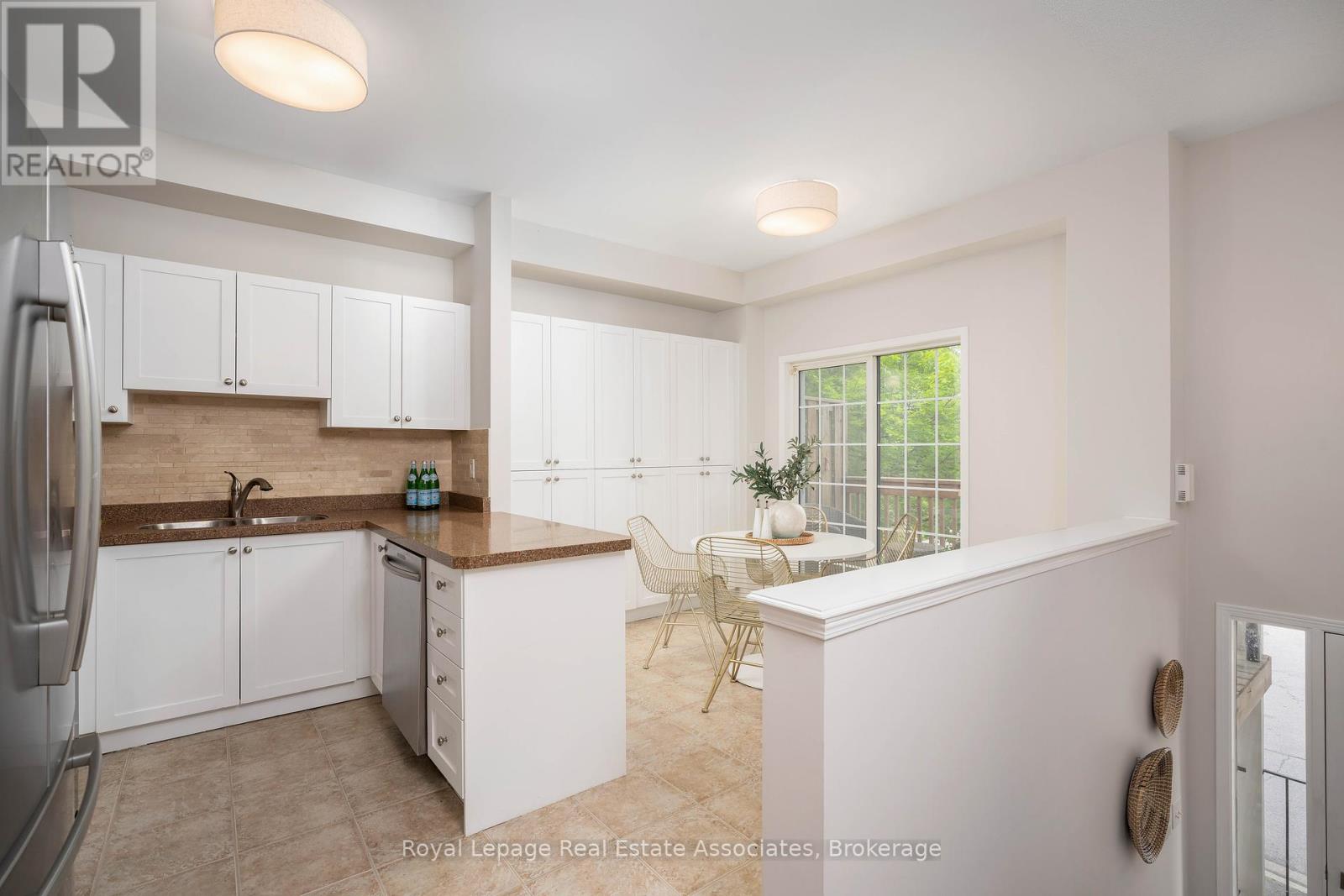 32 1130 Cawthra Rd, Mississauga, ON L5G 4K7