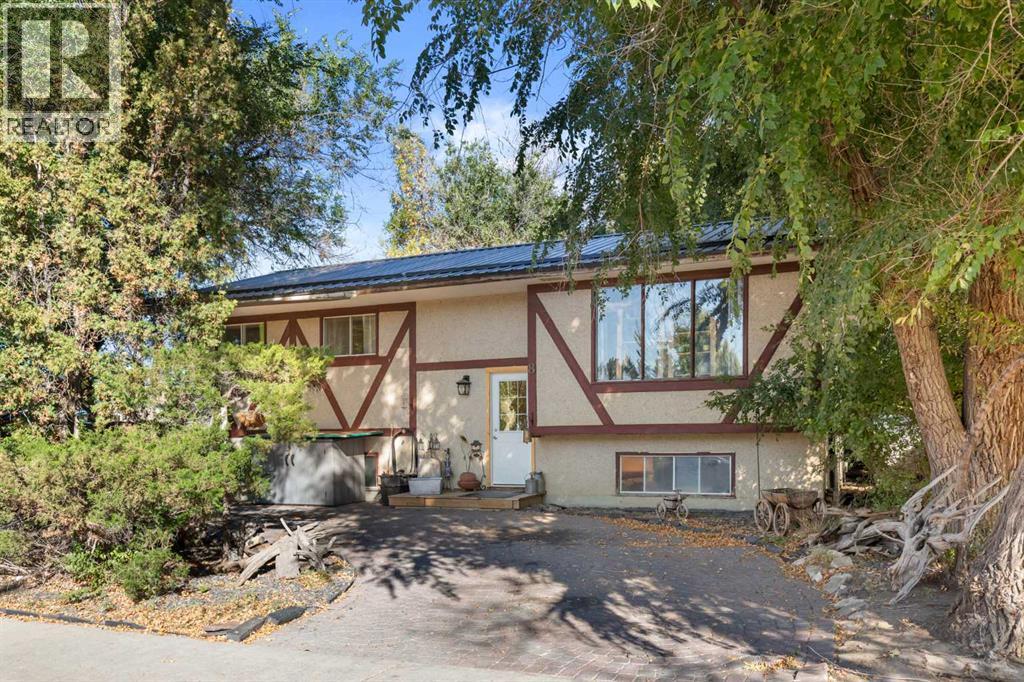 8 Cypress Way SE, Medicine Hat, AB T1B 1G7