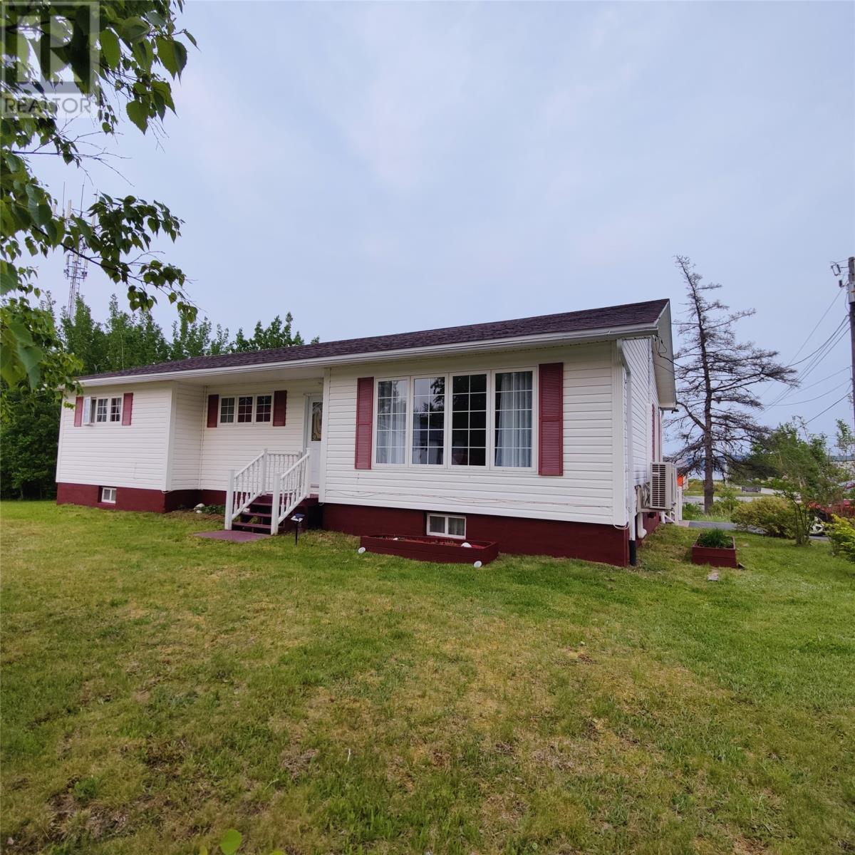 7 Centennial Dr, Gambo, NL A0G 1T0