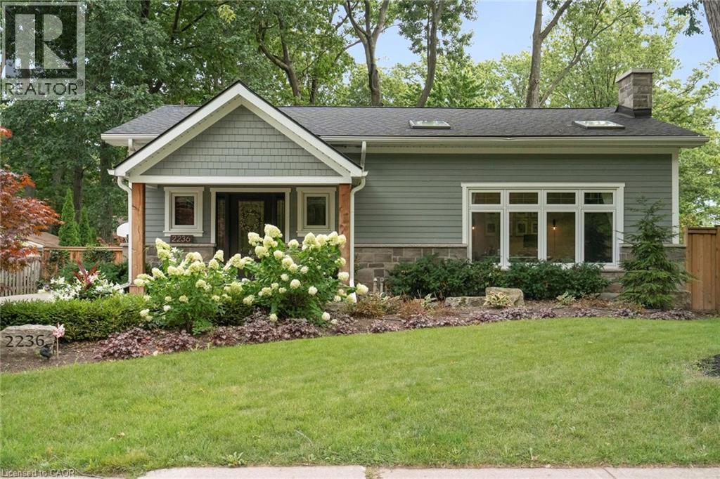 2236 Mount Forest Dr, Burlington, ON L7P 1J1
