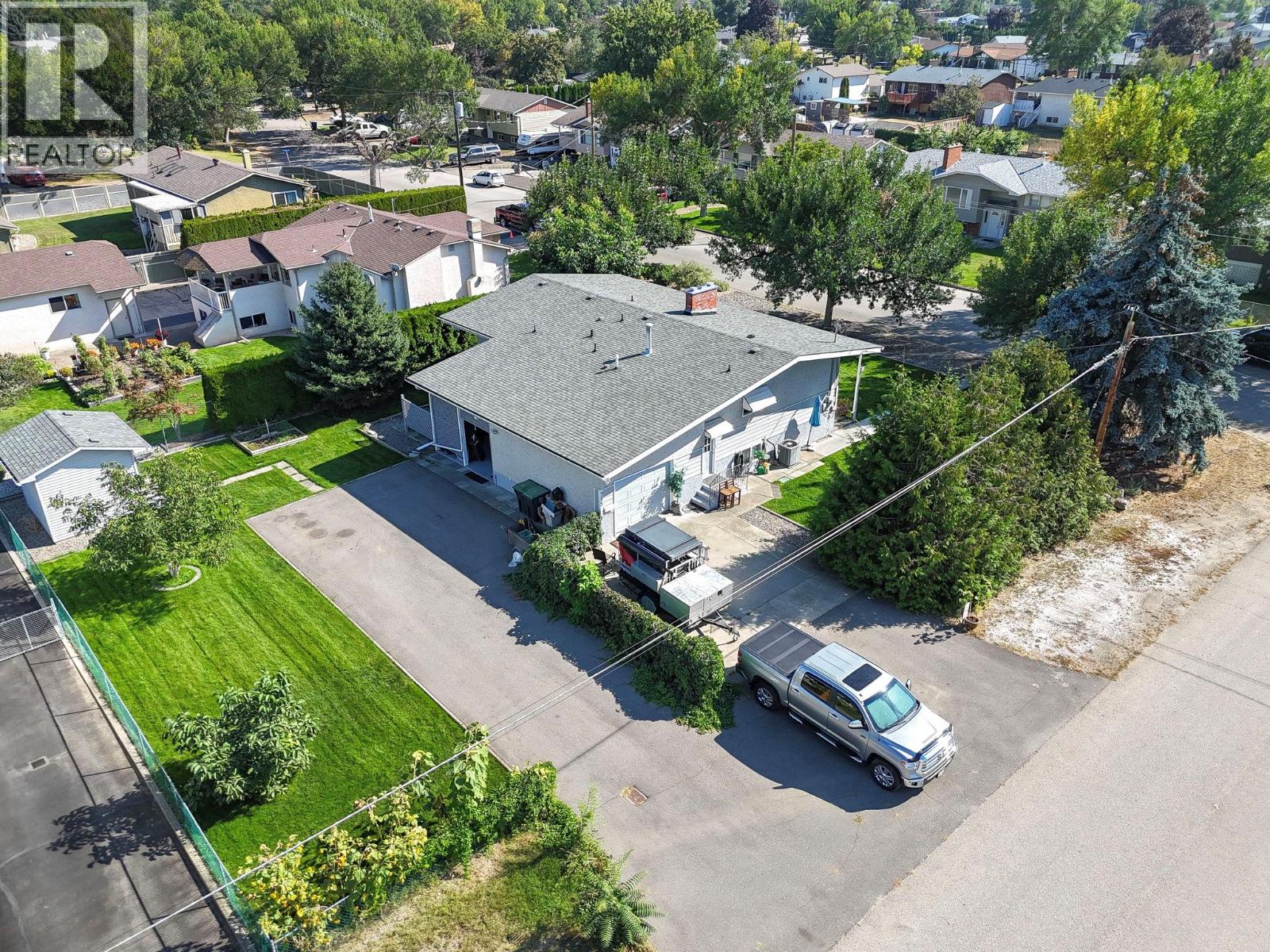 1060 Thompson Rd, Kelowna, BC V1X 1C4