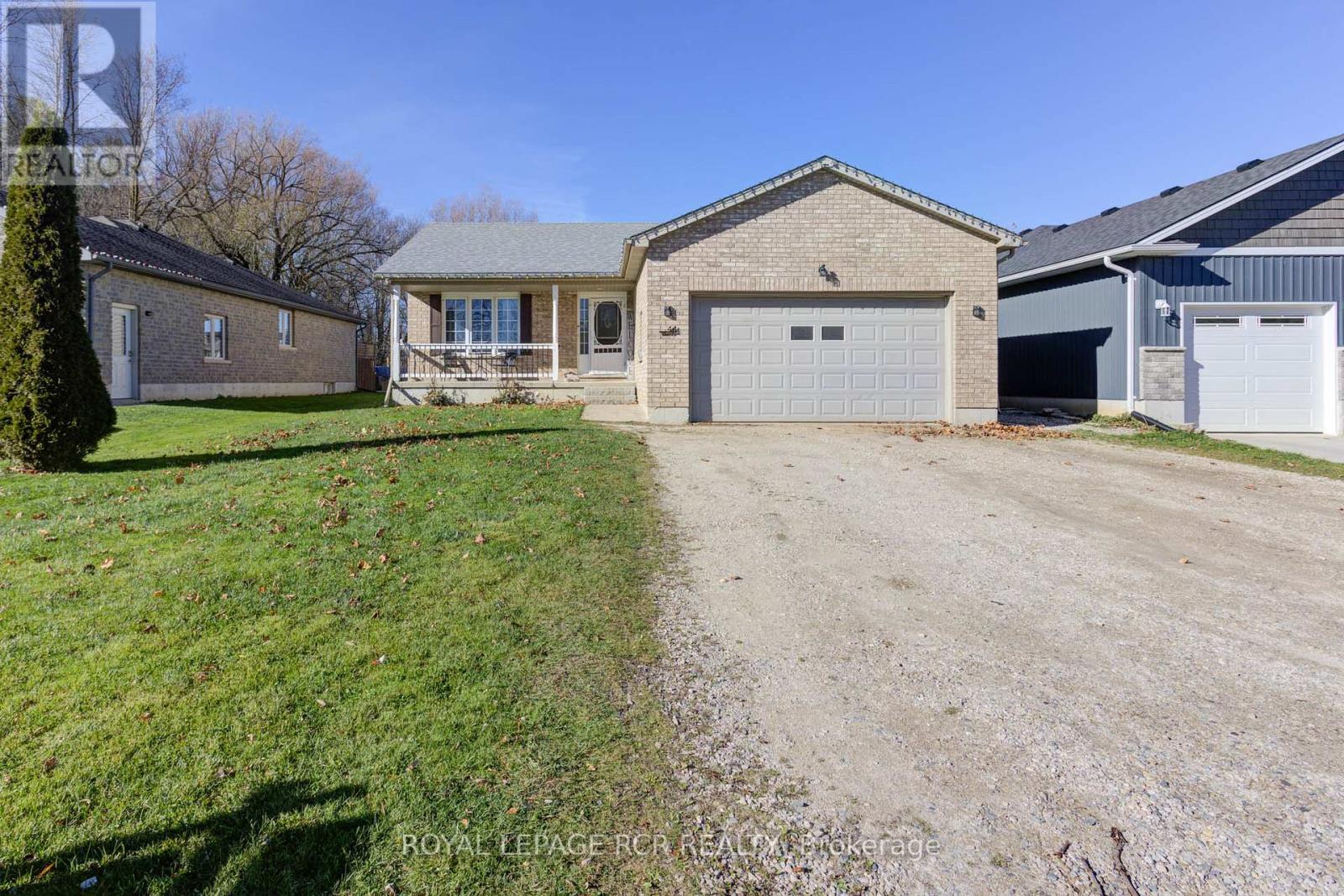 44 Geddes St W, Minto, ON N0G 1M0
