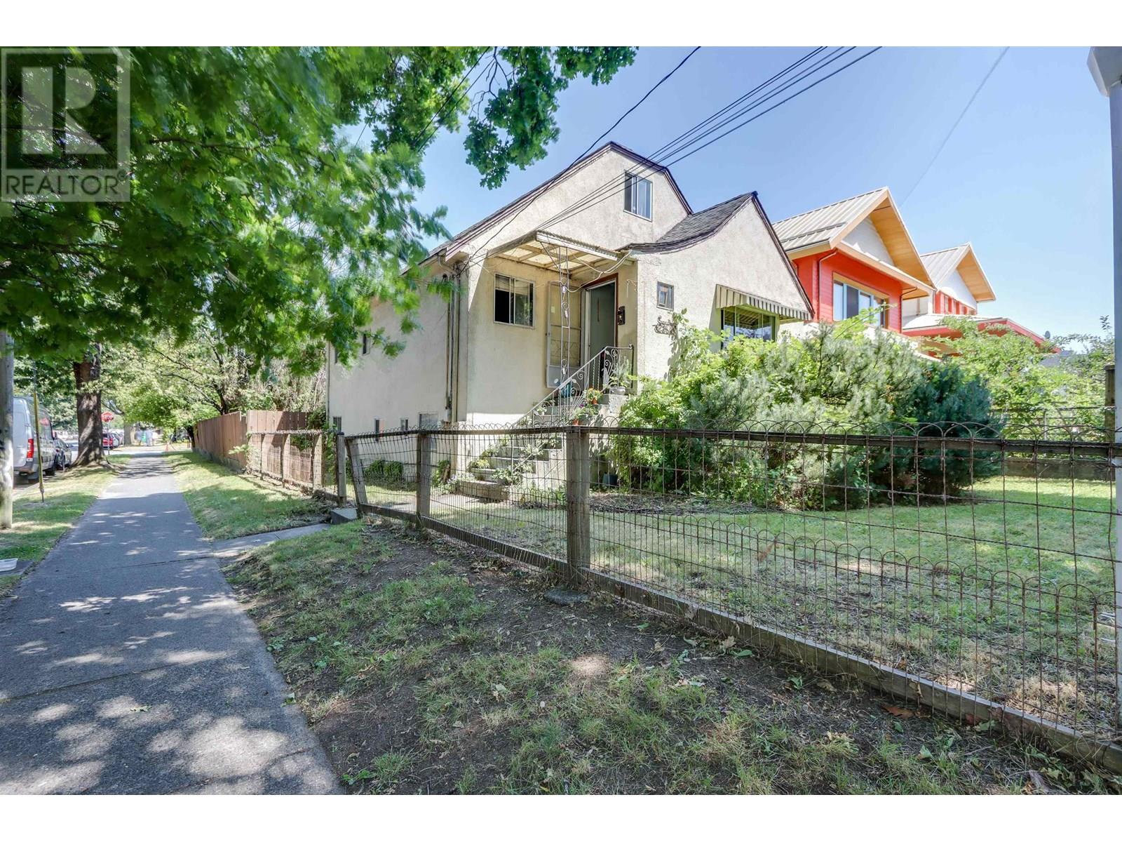 2305 Turner St, Vancouver, BC V5L 2A6