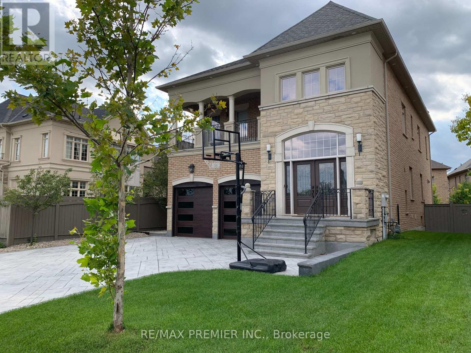 76 Orleans Cir, Vaughan, ON L4H 0V3